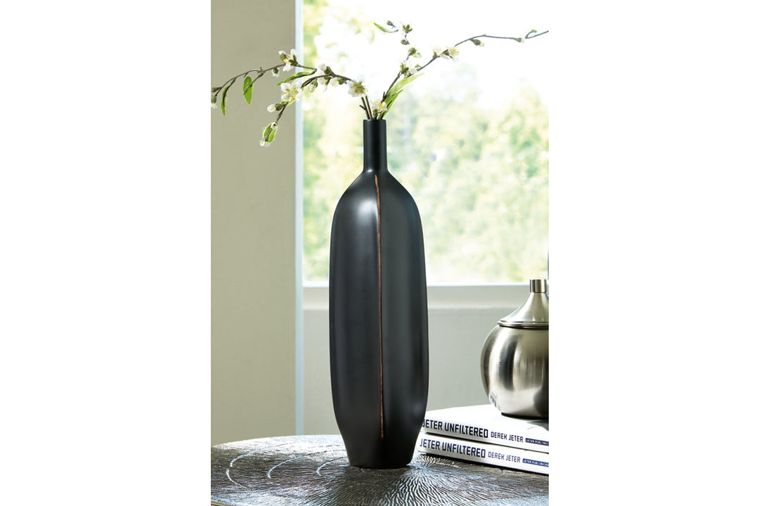 Rhaveney Vase - Vases